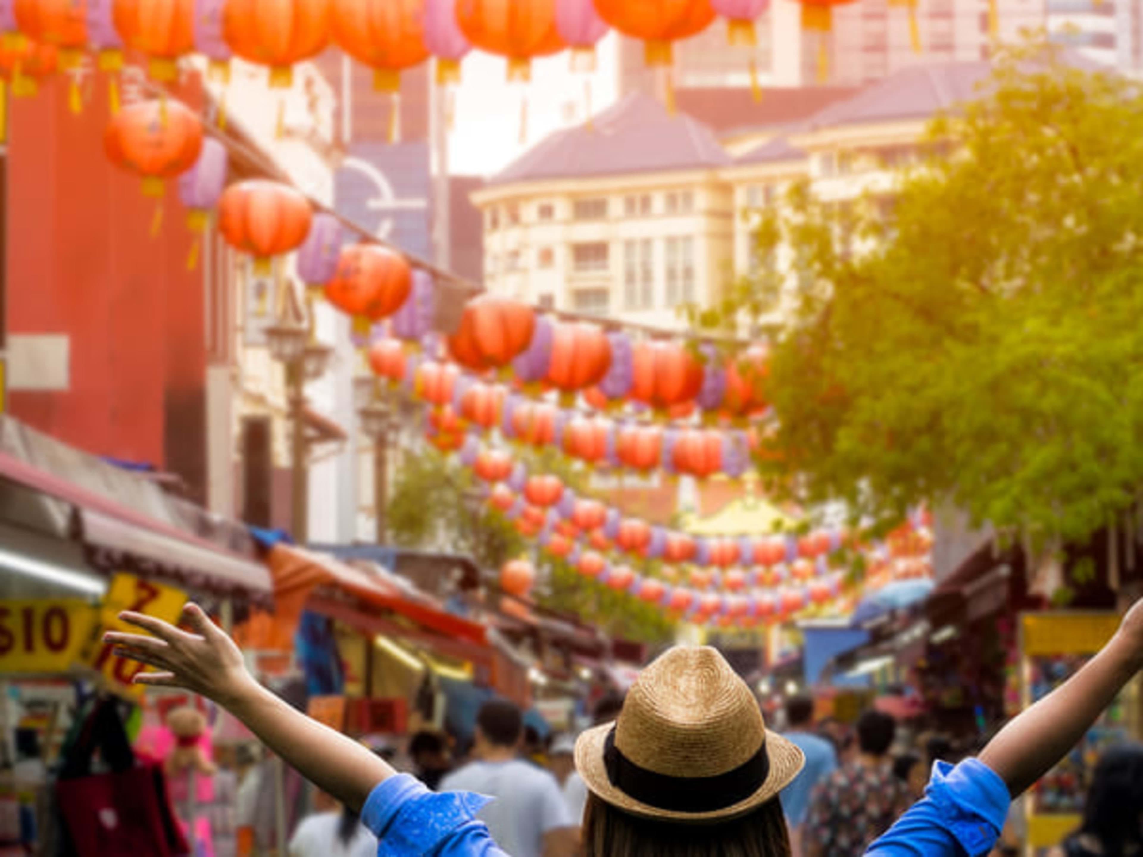 Singapore spring festivals: Singapore Food Festival, Chingay Parade, tropical weather