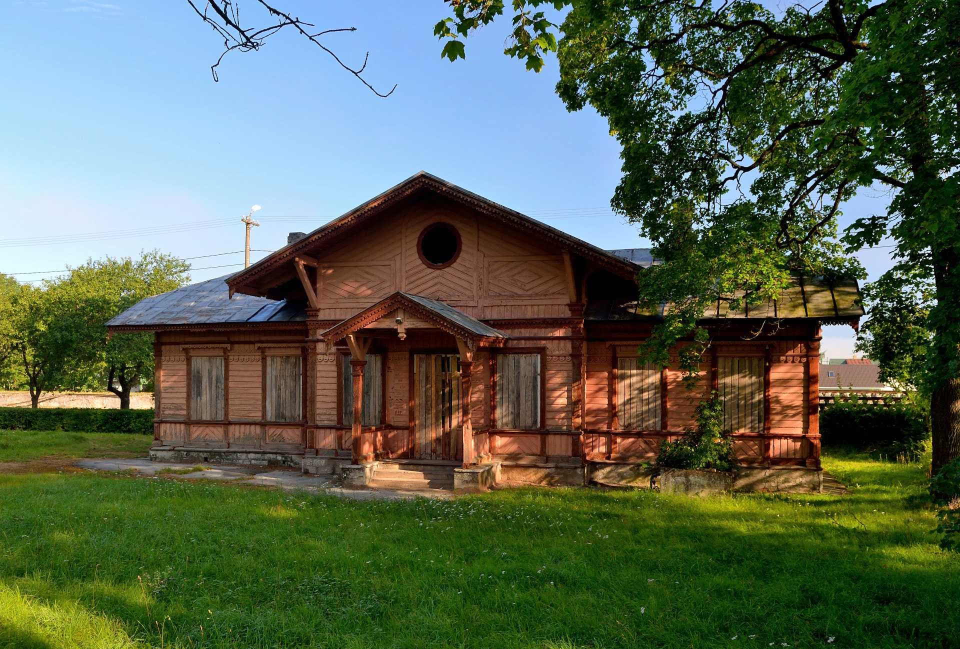 Weathered wooden Kadrina station building with gabled roof and porch set in a grassy area